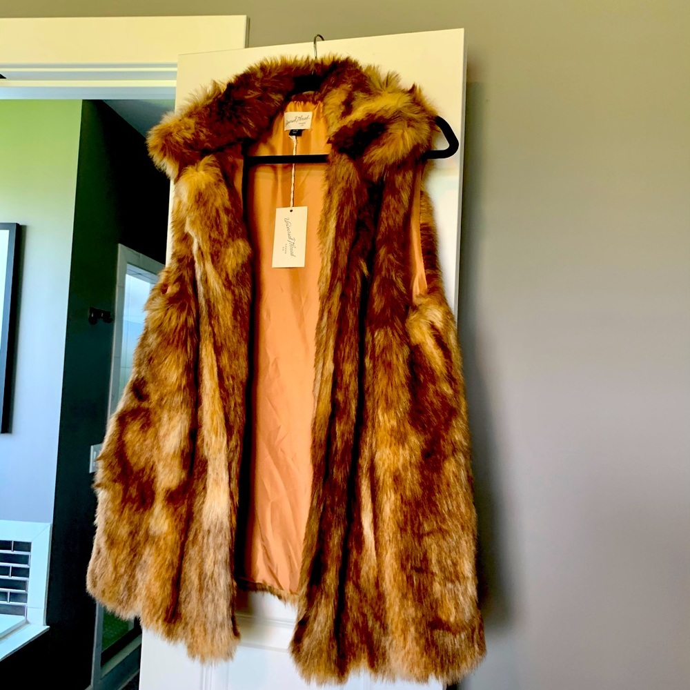 NWT TARGET FAUX FUR COLLARED VEST OSFM